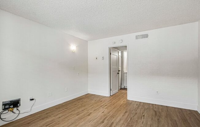 1 bed, 1 bath, 450 sqft, $1,149, Unit 31