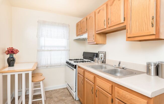 2 beds, 1 bath, 610 sqft, $1,050, Unit SEB08-N