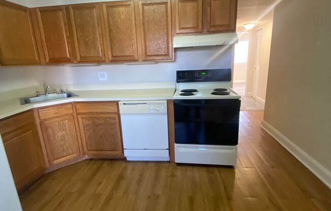 2 beds, 1 bath, 863 sqft, $1,900, Unit 5335 #3