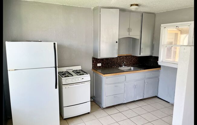 1 bed, 1 bath, $650