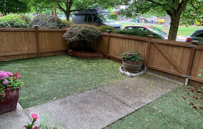 In the heart of Green Lake 3 bed 2.5 bath townhome for rent