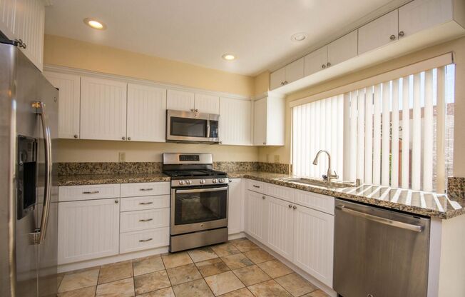 Spacious 3BR Condo with Pool View in Tanglewood!!