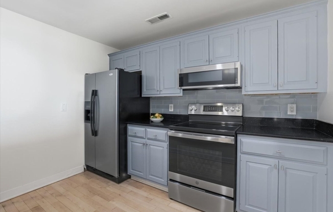 2 beds, 2 baths, 1,050 sqft, $3,550, Unit 6-6W