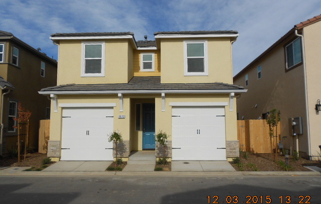 3 beds, 2.5 baths, $2,050