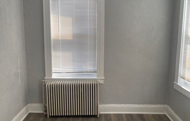 3 beds, 1 bath, $1,300