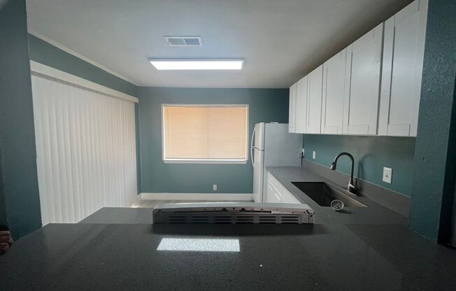 2 beds, 1 bath, 416 sqft, $1,095, Unit Unit #4