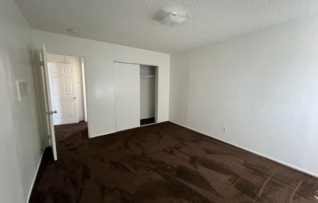 2124 N SANTA FE AVE