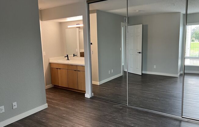 2 beds, 1 bath, 821 sqft, $2,770, Unit F027