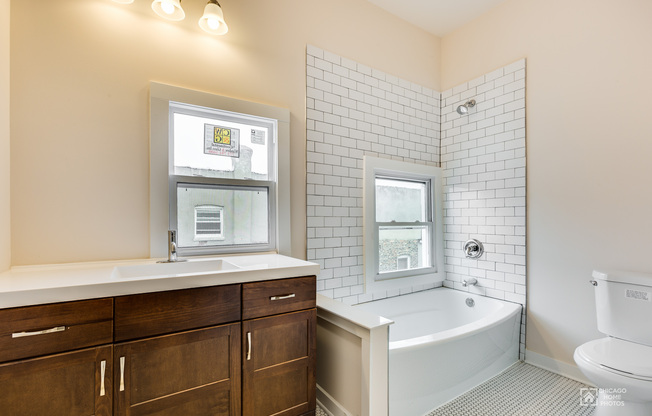 1329 W 18 ST