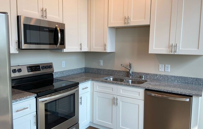 1 bed, 1.5 baths, 998 sqft, $1,075, Unit 58