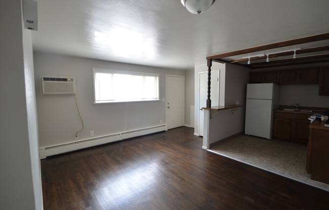 2 beds, 1 bath, 700 sqft, $1,375, Unit D