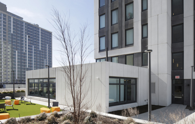 1 bed, 1 bath, $2,745, Unit 2404