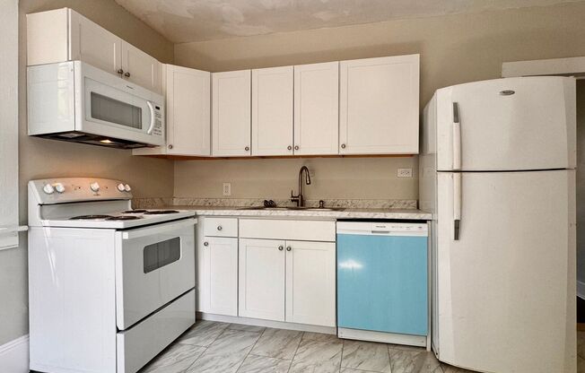 2 beds, 1 bath, $1,595