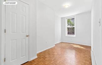 353 W 19 ST
