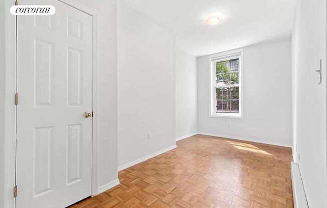 353 W 19 ST