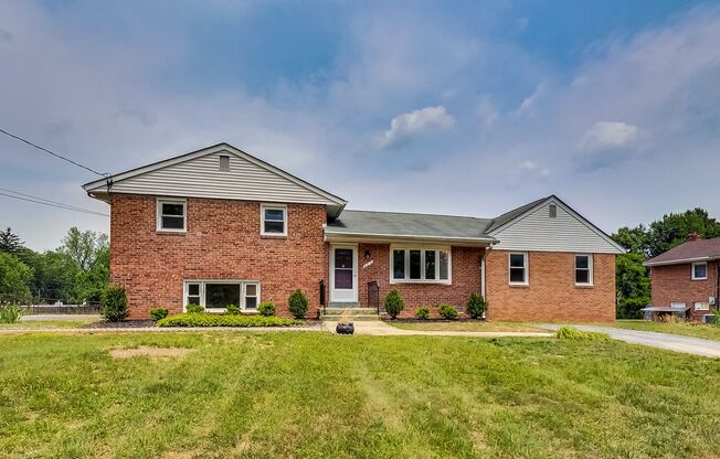 5 Bed / 3 Bath / deep lot/ 2 driveways and Garage MAIN Level Bedroom