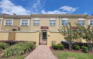 4/2.5 TOWNHOME VILLA in Waterstone-Davenport  **COMING SOON**