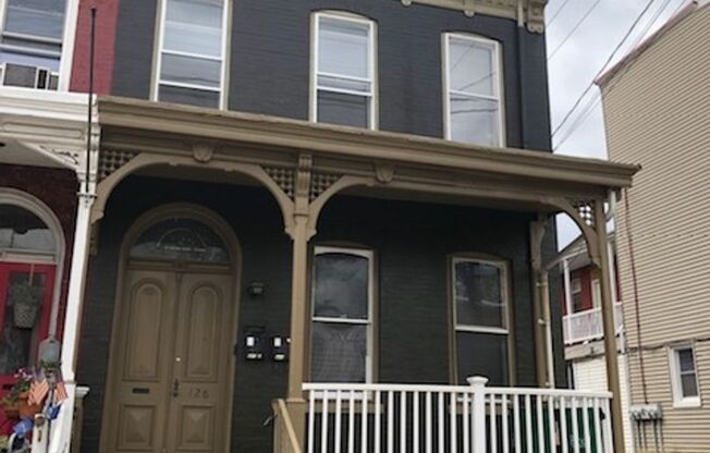 128 E New Street