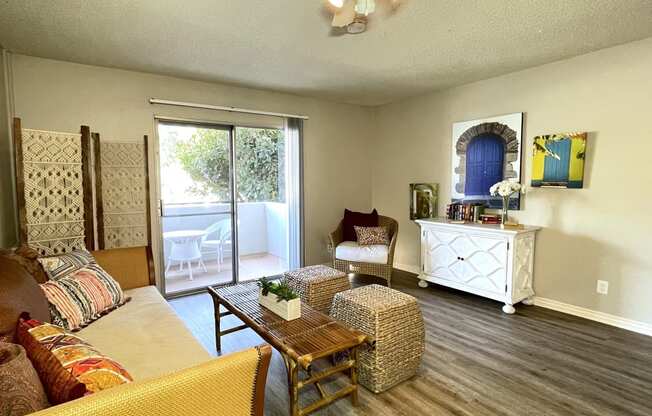 Spacious Studio Apartment in Paradise Gardens at Long Beach California.