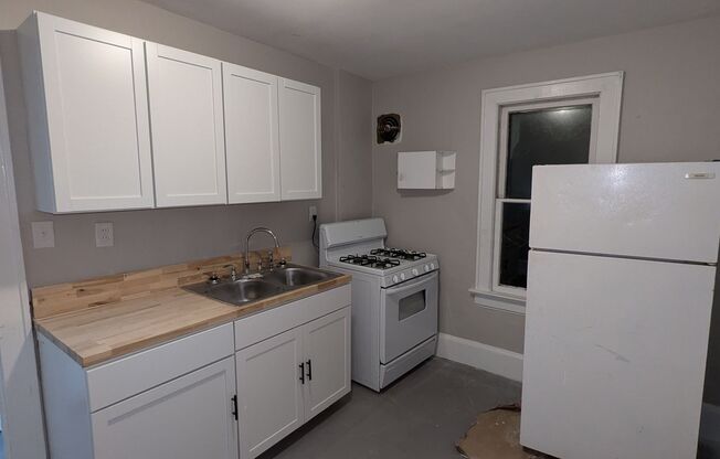 2 beds, 1 bath, $800, Unit Unit 2