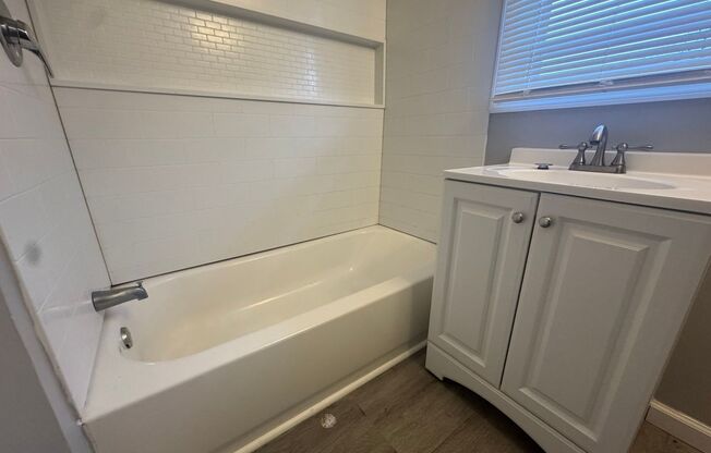 2 beds, 1 bath, $1,500, Unit Apt B