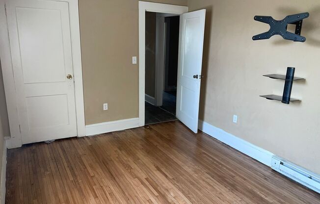 1 bed, 1 bath, $920