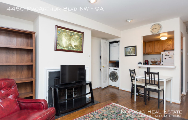 4450 MACARTHUR BLVD NW