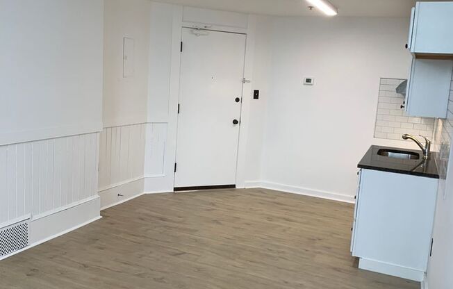 1 bed, 1 bath, 530 sqft, $1,075, Unit 03