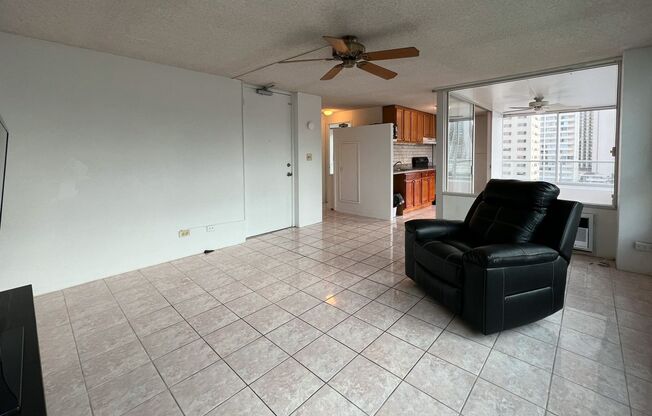 1BD/BA at Waikiki Townhouse. Spacious, great views.