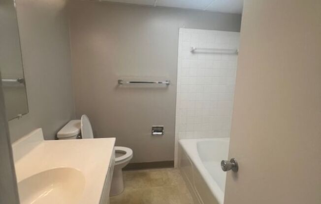 1 bed, 1 bath, 832 sqft, $940, Unit WG1-104
