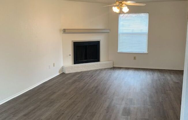 2 beds, 1.5 baths, 1,084 sqft, $950, Unit 0403