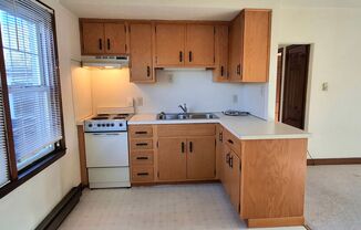 2 beds, 1 bath, $995, Unit Apt. 202