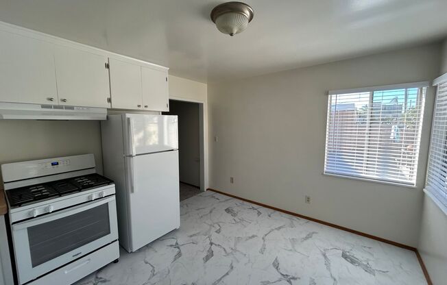 2 beds, 1 bath, 800 sqft, $2,895, Unit 4038