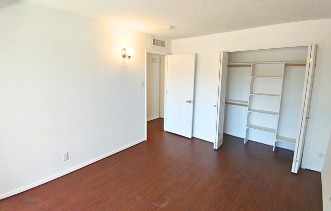 2 beds, 1 bath, 810 sqft, $1,105, Unit 20-C