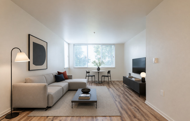 1 bed, 1 bath, $1,375, Unit 209