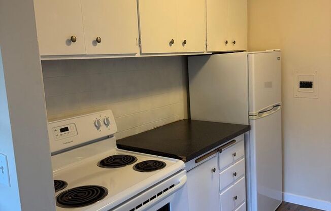 2 beds, 1 bath, 800 sqft, $2,200, Unit 101