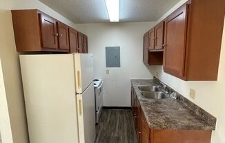 2 beds, 1 bath, 700 sqft, $805, Unit 09