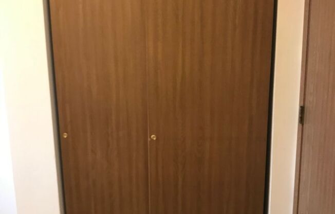 3 beds, 1 bath, 1,040 sqft, $1,695, Unit 3172-301