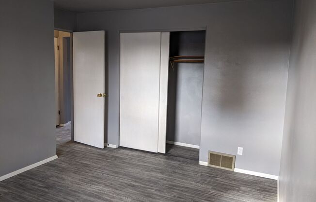 2 beds, 1 bath, $935, Unit 2