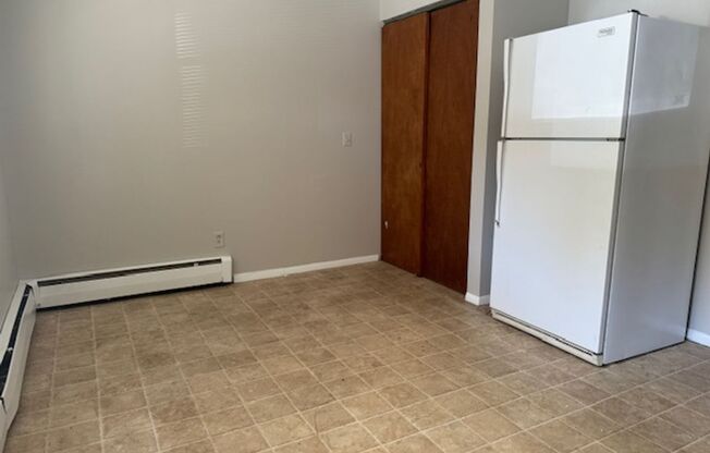 2 beds, 1 bath, $1,175, Unit D-14