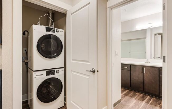 2 beds, 1 bath, 751 sqft, $1,995, Unit 305