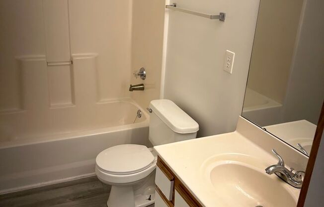 2 beds, 2 baths, 884 sqft, $1,090, Unit 179 2C