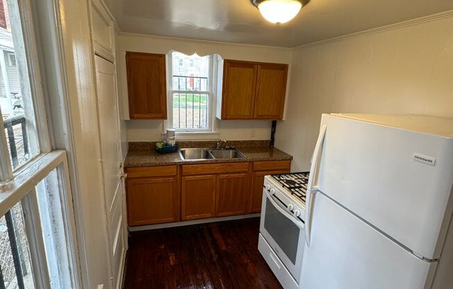 Second month HALF OFF! Cozy 2 bedroom house with parking