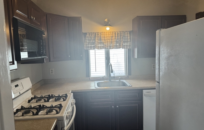 2 beds, 1 bath, 840 sqft, $1,600, Unit 3