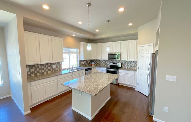 3 beds, 2.5 baths, $2,550