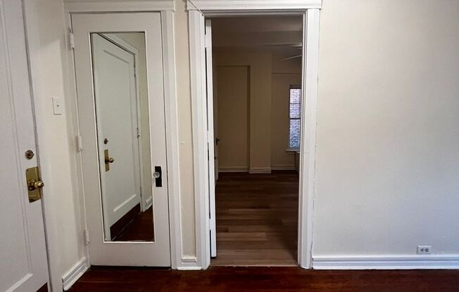 2 beds, 1 bath, 1,245 sqft, $1,950, Unit Old King Edward 68