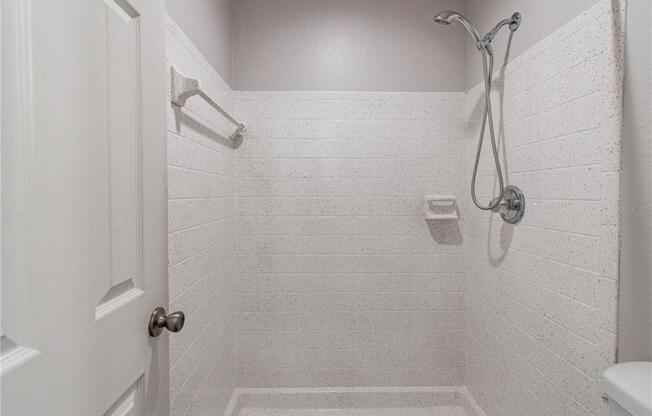2 beds, 2 baths, 864 sqft, $1,400