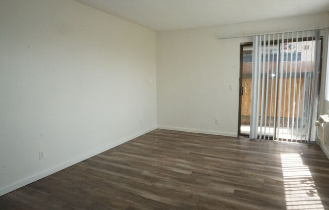 2 beds, 1 bath, 820 sqft, $2,075, Unit 818-72