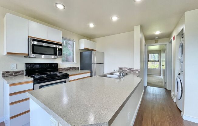 2 beds, 2 baths, 900 sqft, $2,995, Unit 301