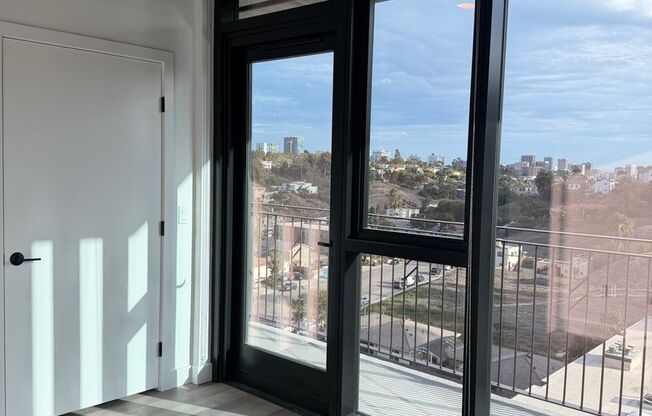 2 beds, 2 baths, 816 sqft, $4,395, Unit 605